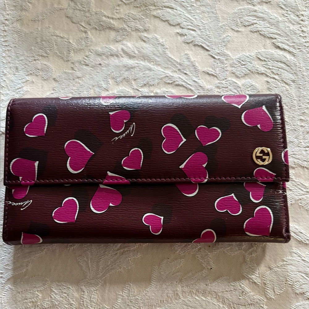 Gucci Limited Edition Leather Heartbeat Continental Flap Wallet - EUC